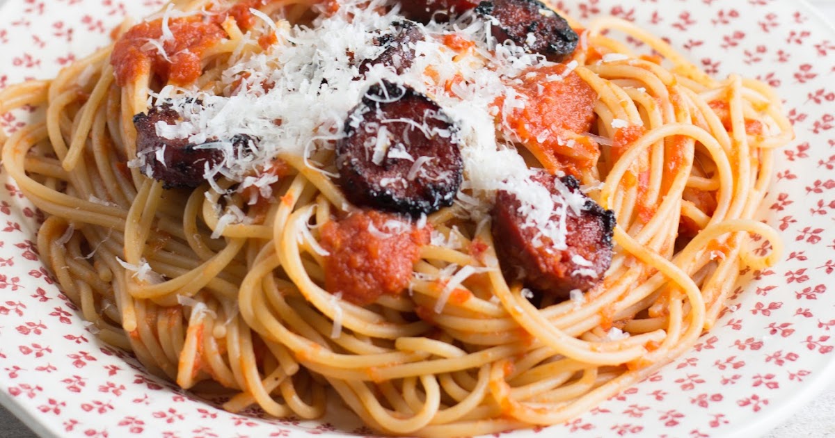 Chic, chic, chocolat...: Spaghetti au chorizo, sauce au poivron