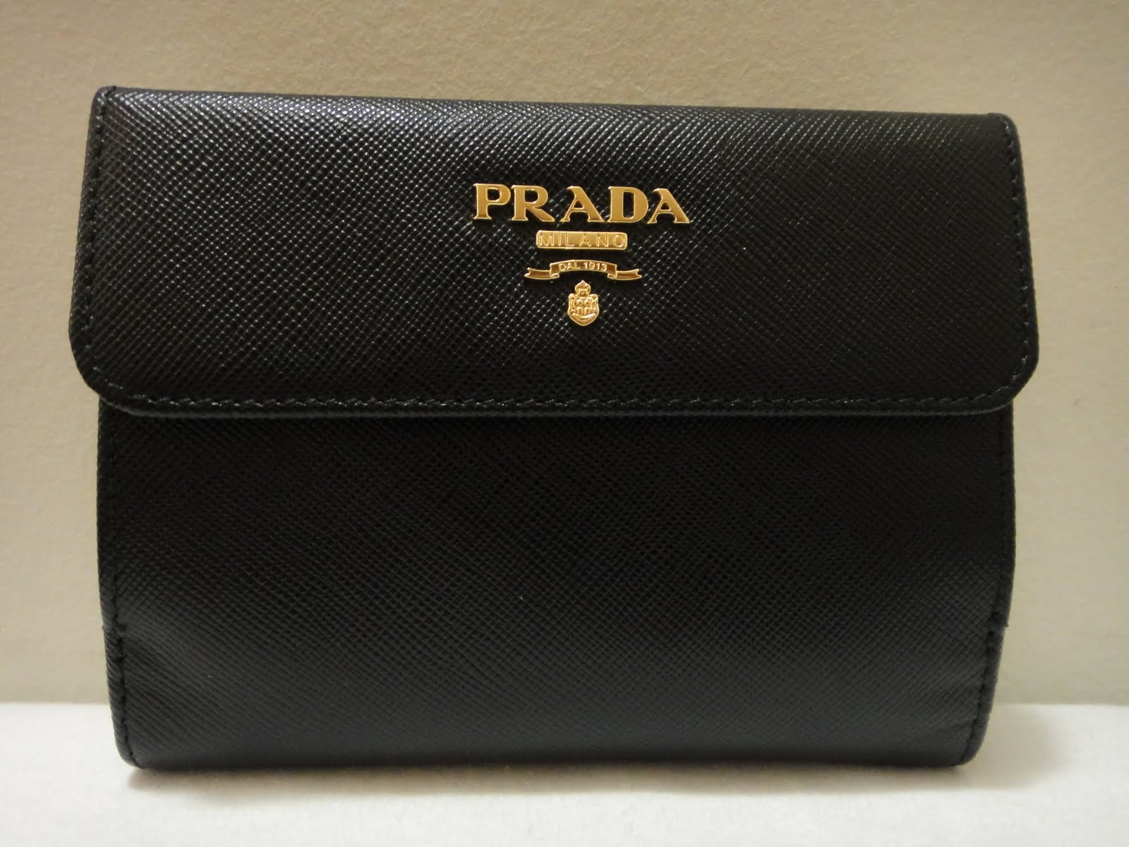 GenuinePot: Prada Wallet (New Stock arrival !!!)