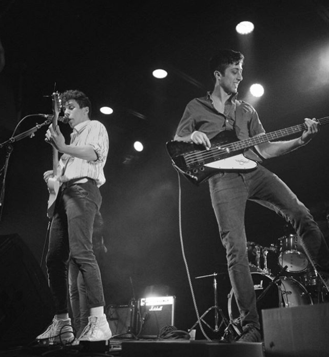 Silversun pickups солист. Silversun pickups фото. Features песня. Taylor swift fearless platinum edition. Джесси рид.