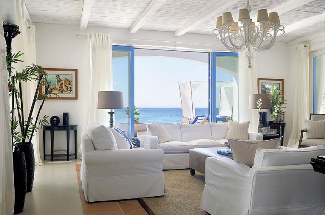 BLANCO Y AZUL CON VISTAS AL MAR | Decoración