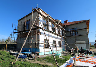 Also beginning to put the panels on the end wall Also beginning to put the panels on the end wall