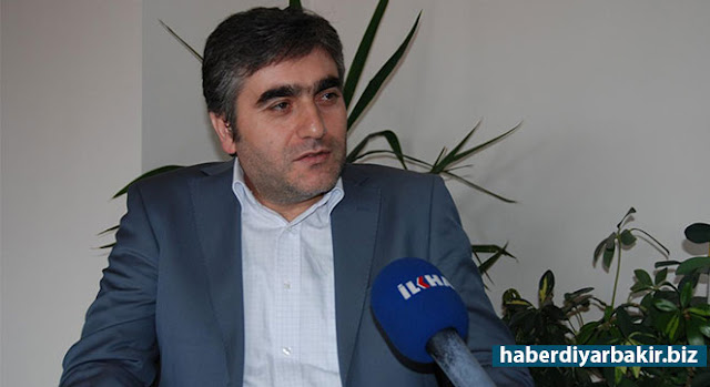 Arap baharı İslam coğrafyası için kara kışa dönüştü DİYARBAKIR-Yeni Ortadoğu Stratejik Araştırmalar Merkezi (YORSAM) Başkanı Yılmaz Demirhan, Afganistan ve Irak işgali ile başlayan ve "Arap Baharı"yla devam eden sürece ilişkin İLKHA'ya değerlendirmelerde bulundu. Tüm küresel örgütlerin de içinde olduğu bir Ortadoğu coğrafyası ile karşı karşıya olduğumuzu söyleyen Demirhan, Ortadoğu'nun özellikle bitirilmek istenmeyen bir yangın yeri olduğunu belirtti.