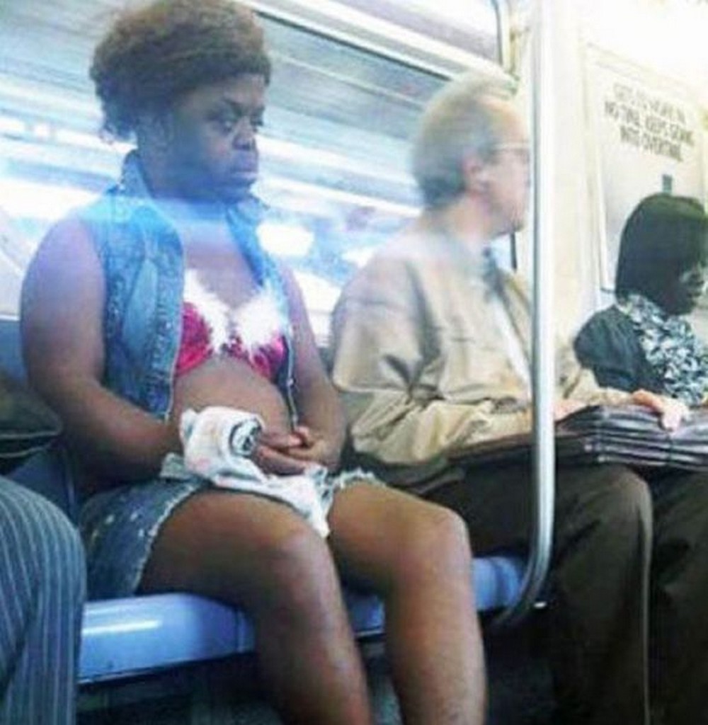 негр в метро женщина фото 3