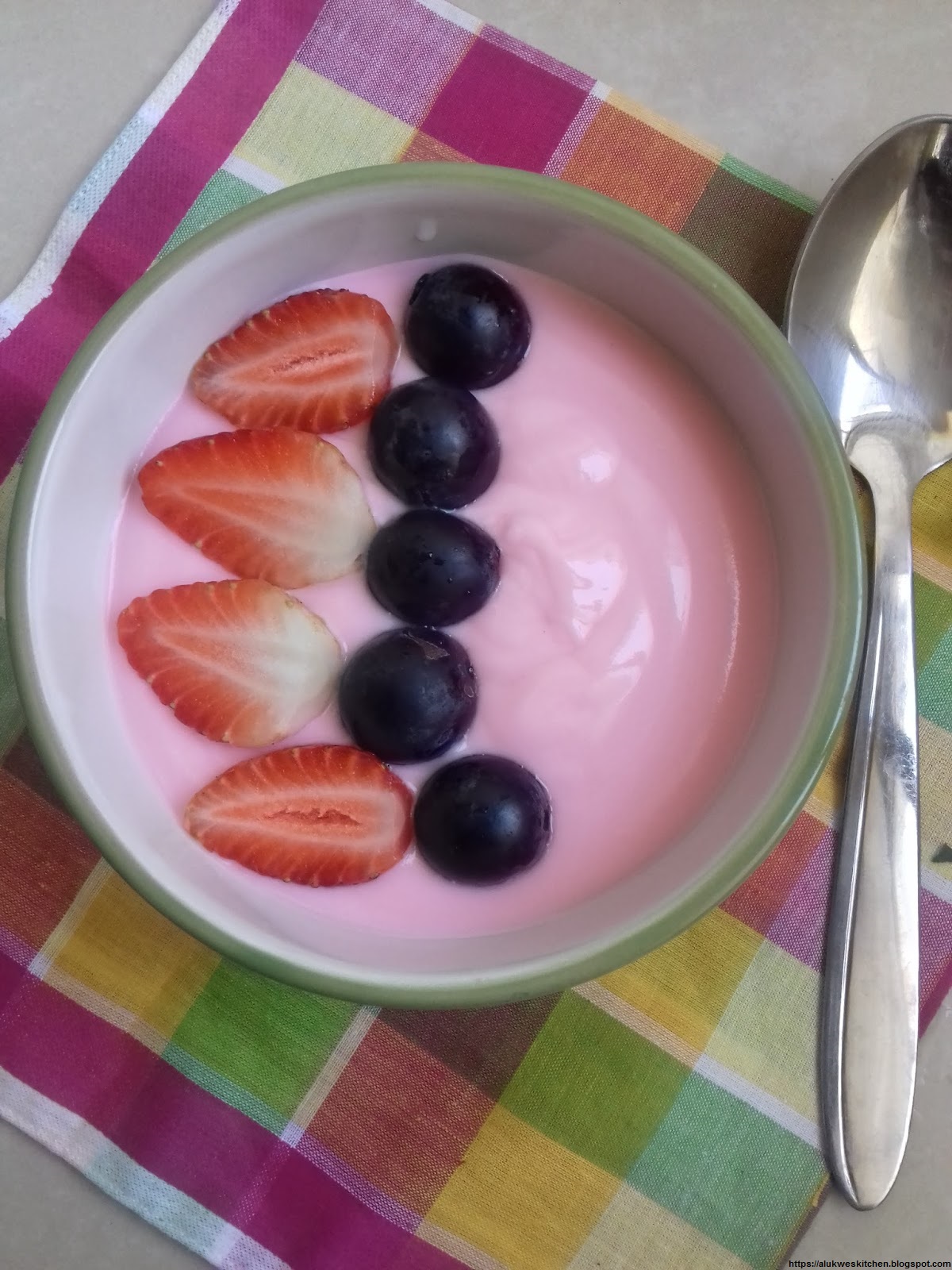 STRAWBERRY YOGURT FRUIT BOWL