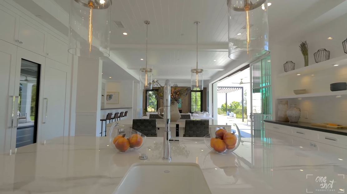 Tour 4639 Balboa Ave, Encino vs. 35 Interior Design Photos