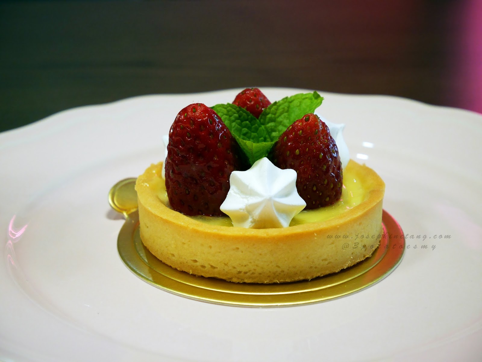 Dessert Bar by Stanley Choong Sri Petaling 超吸睛霓虹兔