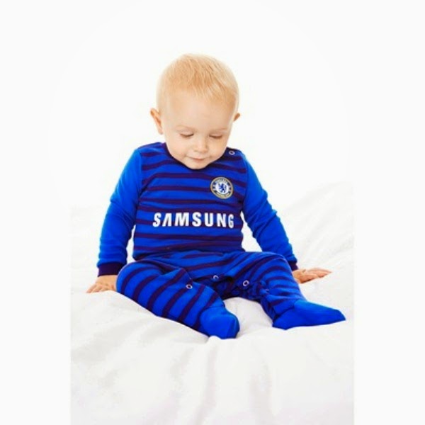 Gambar bayi laki-laki lucu pakai baju chelsea Gambar bayi laki-laki lucu pakai baju chelsea