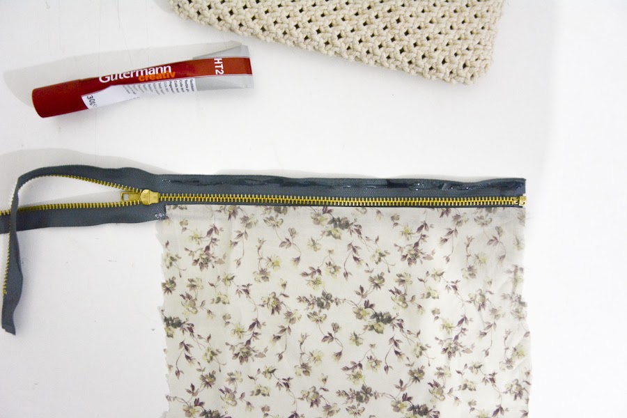 Pegamos un lado de la cremallera