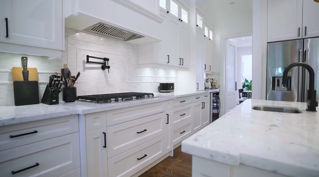 Tour 100 Snowdon Ave, Toronto vs. 43 Interior Design Photos