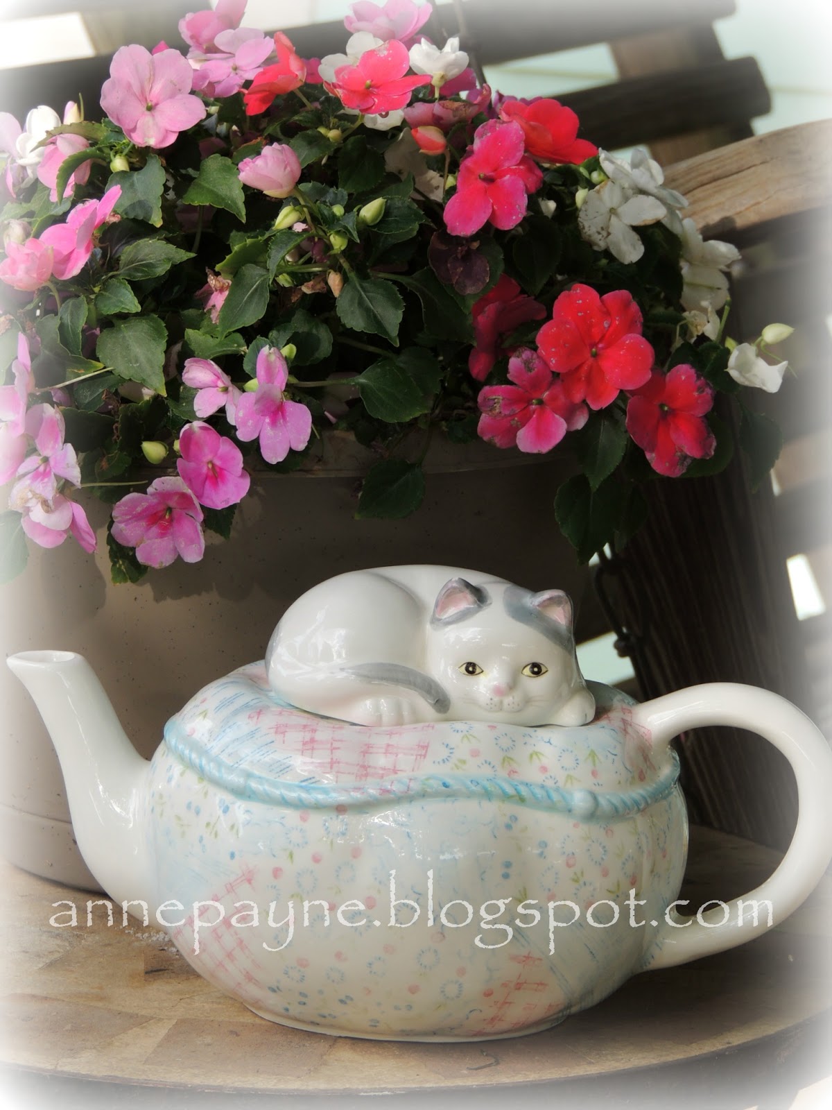 Stuff & Nonsense Giveaway Teapot w/ Kitten Lid