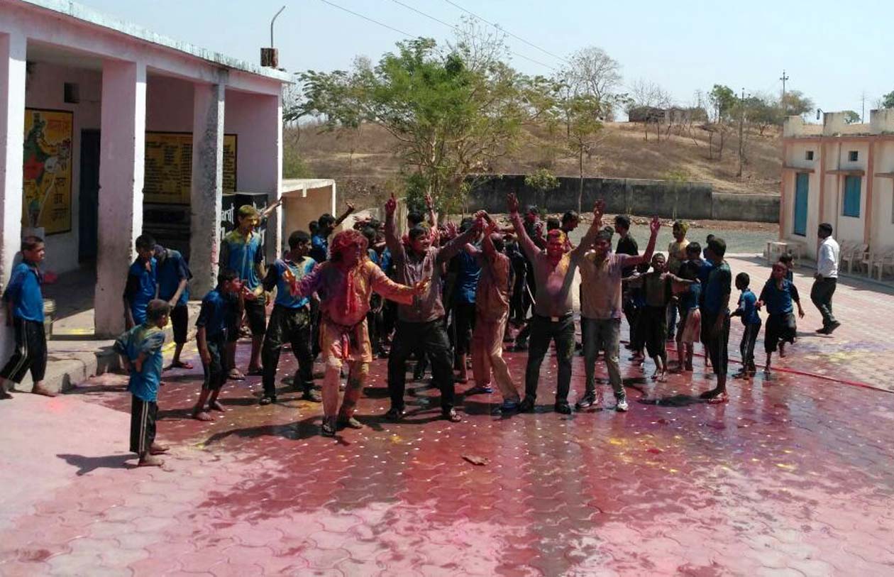 Rotate-club-celebrated-Holi-meet-celebreation-dance-performed-on-DJ-दिव्यांग छात्रों के साथ रोटरेक्ट क्लब ने मनाया होली मिलन समारोह, डीजे पर किया नृत्य Rotate-club-celebrated-Holi-meet-celebreation-dance-performed-on-DJ-दिव्यांग छात्रों के साथ रोटरेक्ट क्लब ने मनाया होली मिलन समारोह, डीजे पर किया नृत्य