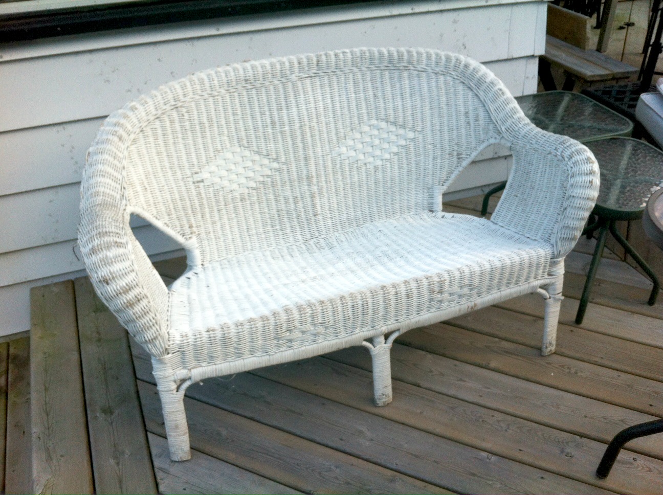 white wicker bench