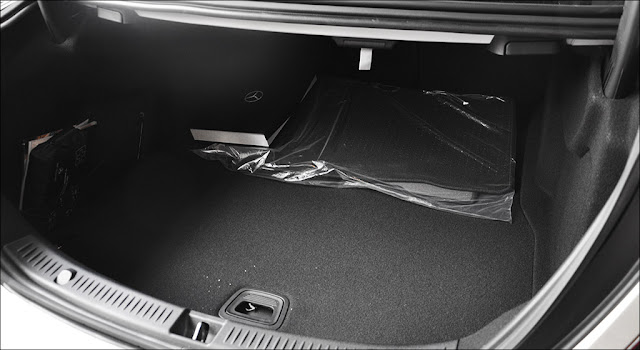 Thiết kế Cốp sau Mercedes E350 AMG 2019 Cốp sau Mercedes E350 AMG 2019 có thêm tính năng mở cốp bằng chân