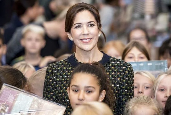 Crown-Princess Mary wore Prada Coat, Crown Princess Mary wore Gianvito Rossi Pumps in Yellow at Børnenes U-landskalender