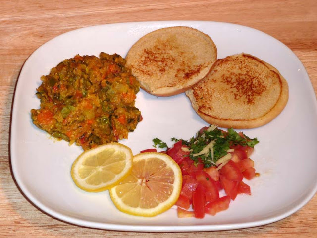मसाला पाव भाजी बनाने की विधि - Masala Pav Bhaji Recipe in Hindi मसाला पाव भाजी बनाने की विधि - Masala Pav Bhaji Recipe in Hindi