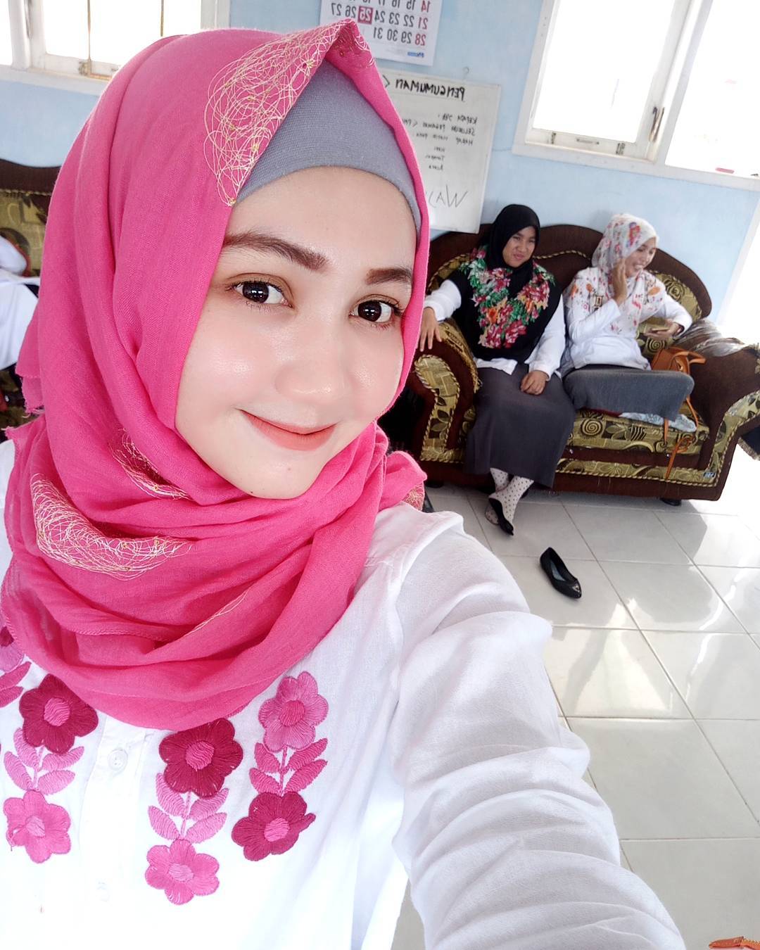 Mamah muda. Berjilbab. Bokep Jilbab Mamah muda. Kuperkosa ibu Berjilbab. Mama cantik