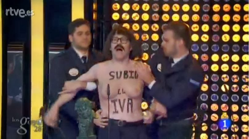 Joaquín Reyes parodia a las Femen con el IVA en los Goya 2013