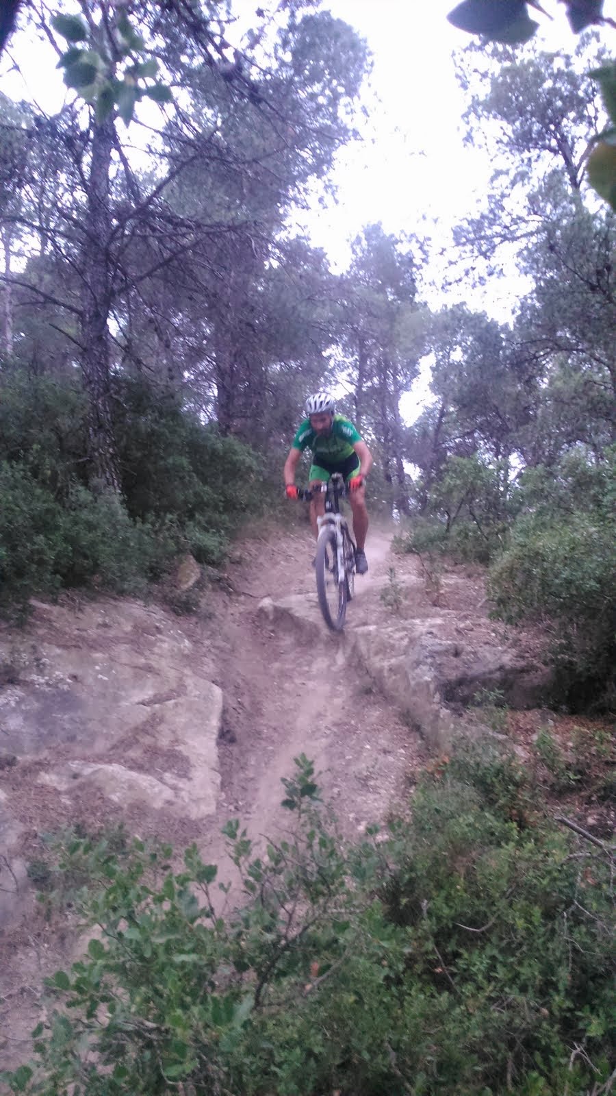 Els amics de pedals del Pedraforca provant la trialera