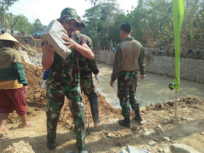 PERGANTIAN MUSIM MENGHARUSKAN SATGAS KEBUT PEMBUATAN EMBUNG