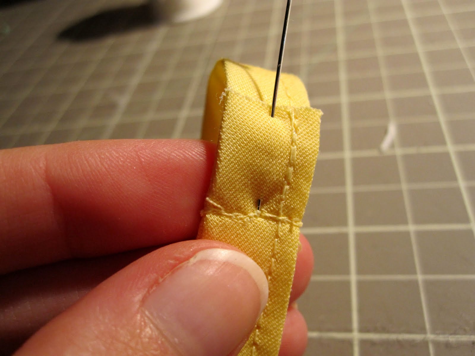 The Blue Ladybug Mamas Bias Tape Napkin Rings {a tutorial}