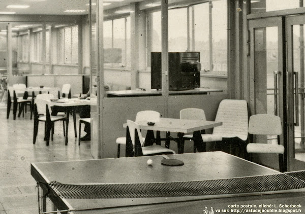 Chaises "Standard" Designer: Jean Prouvé - Editeur: Jean Prouvé Fauteuil "Antony" ou "Fauteuil léger" Designer: Jean Prouvé - Editeur: Jean Prouvé Tables "Cafeteria" Designer: Jean Prouvé - Editeur: Jean Prouvé Chaises "Standard" Designer: Jean Prouvé - Editeur: Jean Prouvé Fauteuil "Antony" ou "Fauteuil léger" Designer: Jean Prouvé - Editeur: Jean Prouvé Tables "Cafeteria" Designer: Jean Prouvé - Editeur: Jean Prouvé