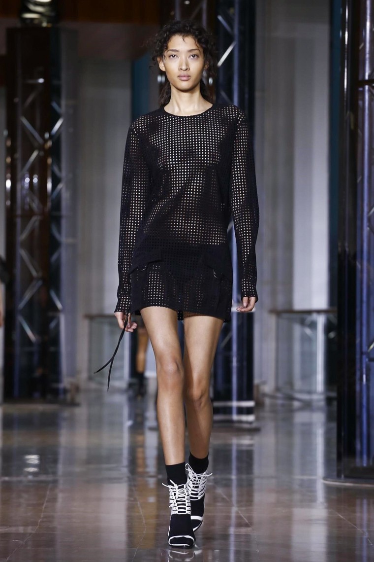 Anthony Vaccarello Fall/Winter 2016-2017 RTW PFW anthony-vaccarello-fall-winter-2016-2017-collection-paris-fashion-week, anthony-vaccarello-fall-winter-2016-2017, anthony-vaccarello-fall-winter-2016, anthony-vaccarello-fall-winter-2017, anthony-vaccarello-fall-2016, anthony-vaccarello-fall-2017, anthony-vaccarello-versace, sexy-girl, sexy-woman, sexy-fashion, dudessinauxpodiums, du-dessin-aux-podiums