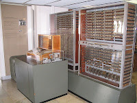 Um Zuse Z3 exposto no Deutsches Museum. (Fonte: Wikimedia Commons) Zuse_Z3