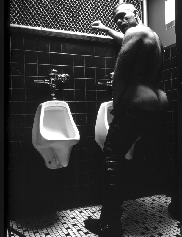 big+ass+urinal.jpg