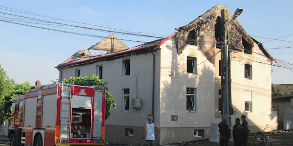 update / Incendiu puternic la Calafat, biserică făcută scrum
