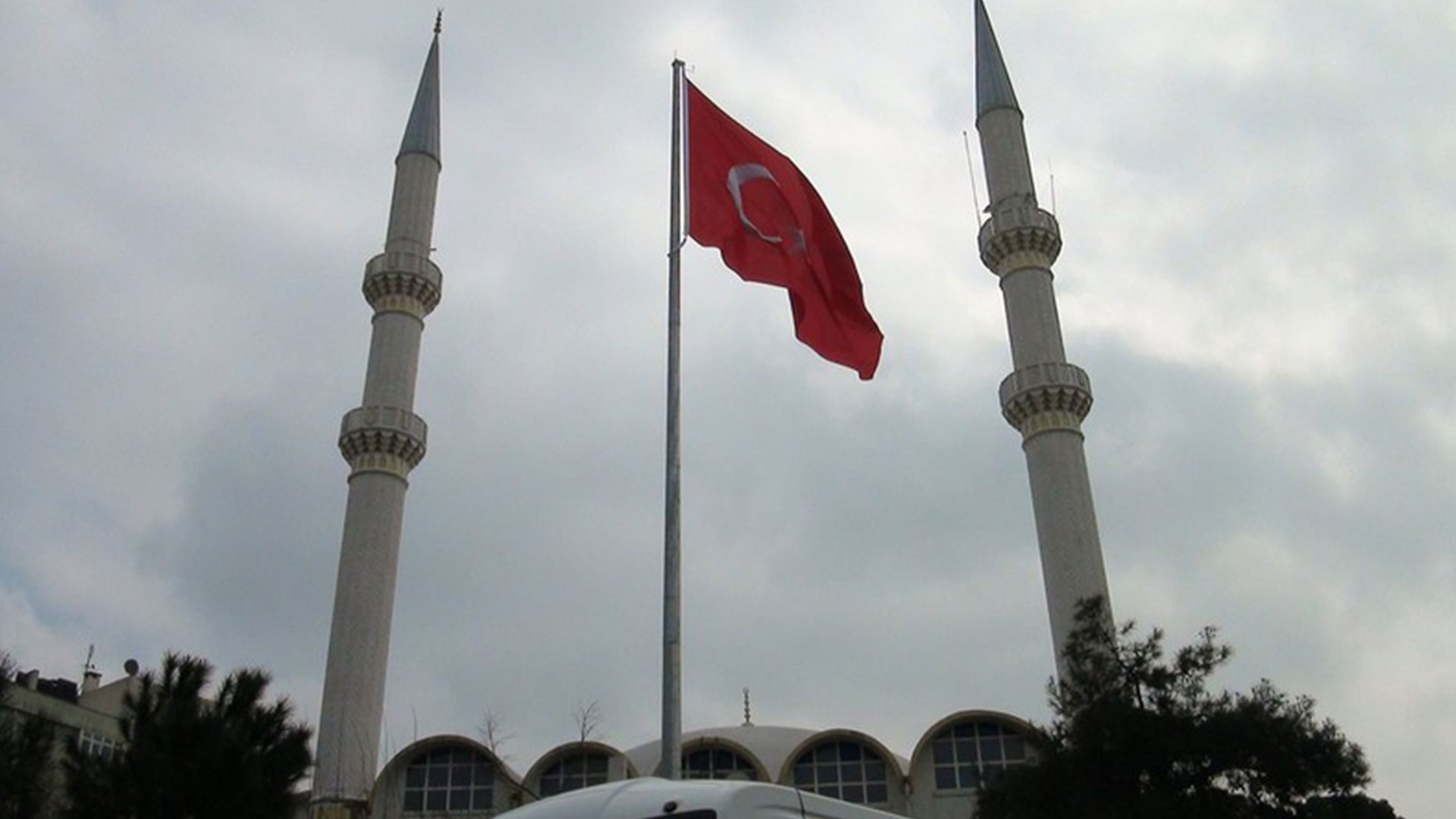en guzel turk bayrakli manzarali camiler 6