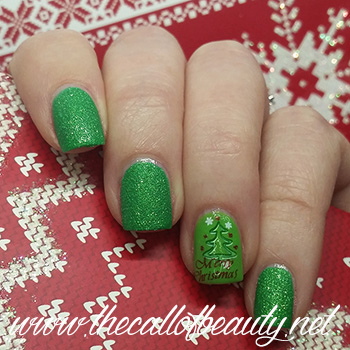 After several red Christmas nail arts it's the time of green nails!