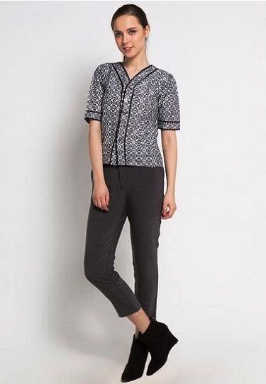 Model Baju Batik Atasan Wanita Lengan Panjang dan Pendek Modern Model Baju Batik Atasan Wanita Lengan Panjang dan Pendek Modern