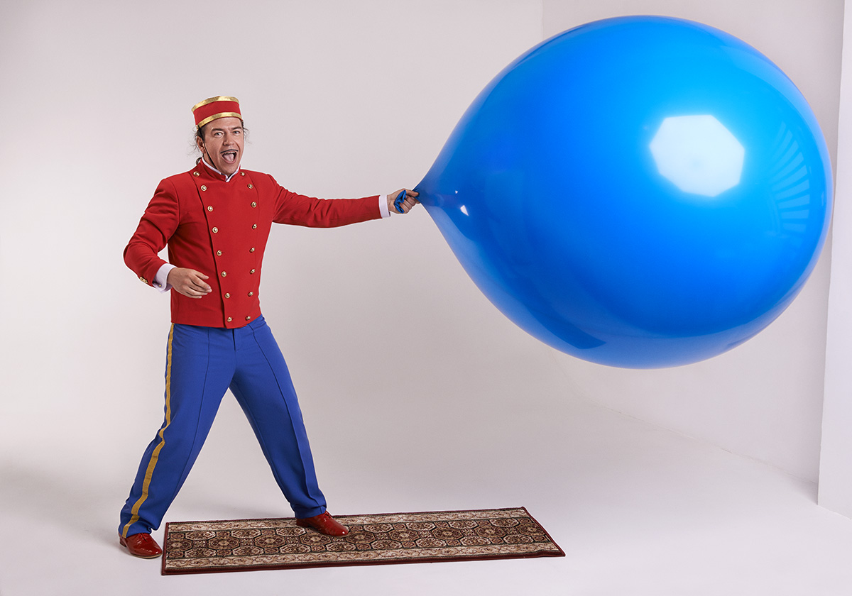 Надувной водный шар зорб для человека. Дети надувают шарики. Включи человек шарик. Человек в шаре. Прозрачный шар для человека.