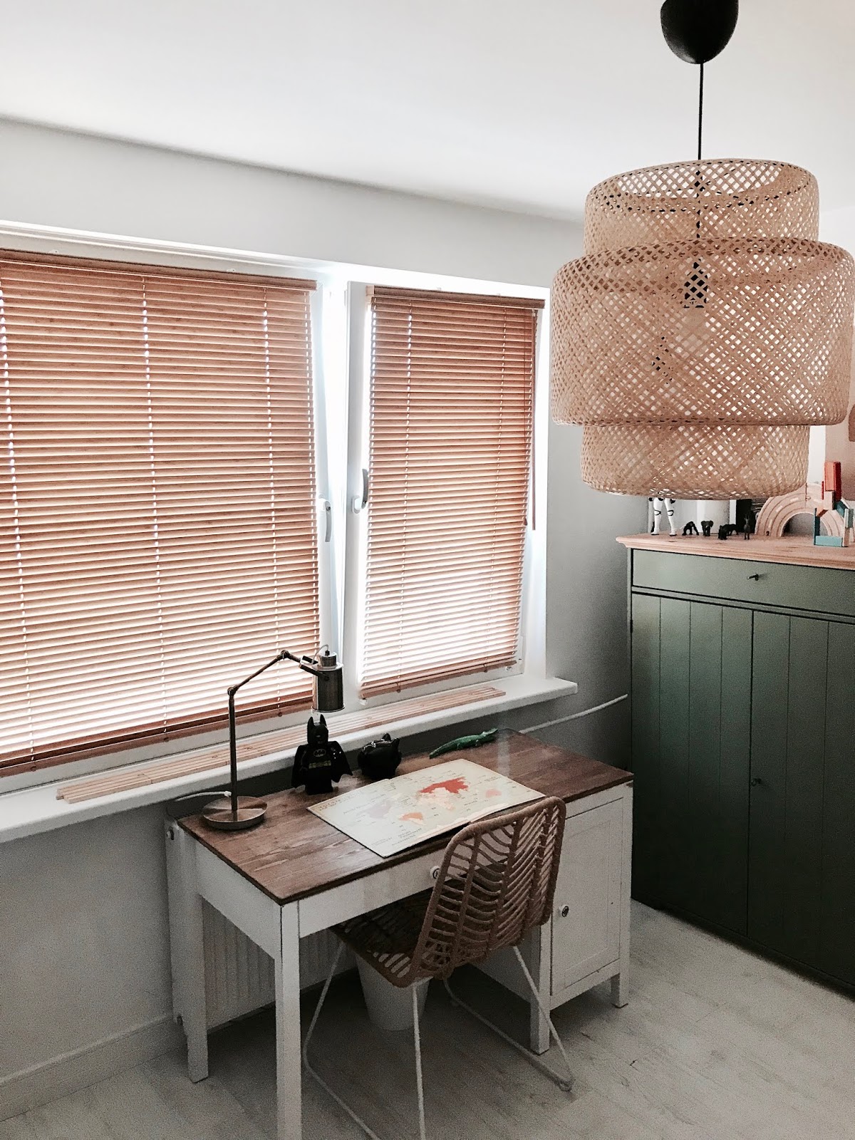 Nasze Domowe Pielesze MONTUJEMY BEZINWAZYJNIE CZYLI ROLETY I ŻALUZJE