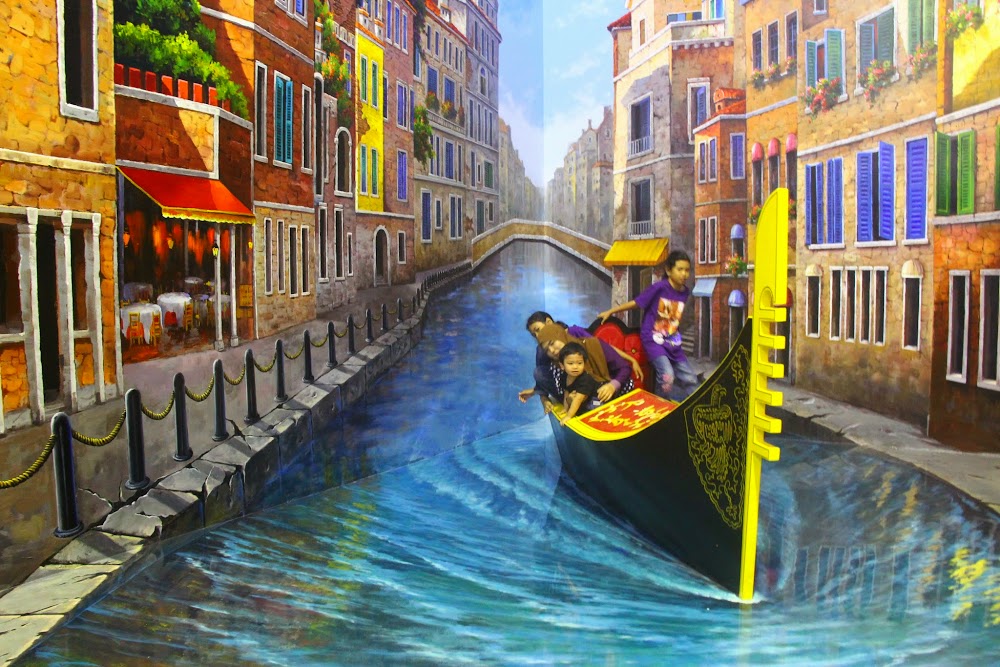 Mendayung sampan di Venice