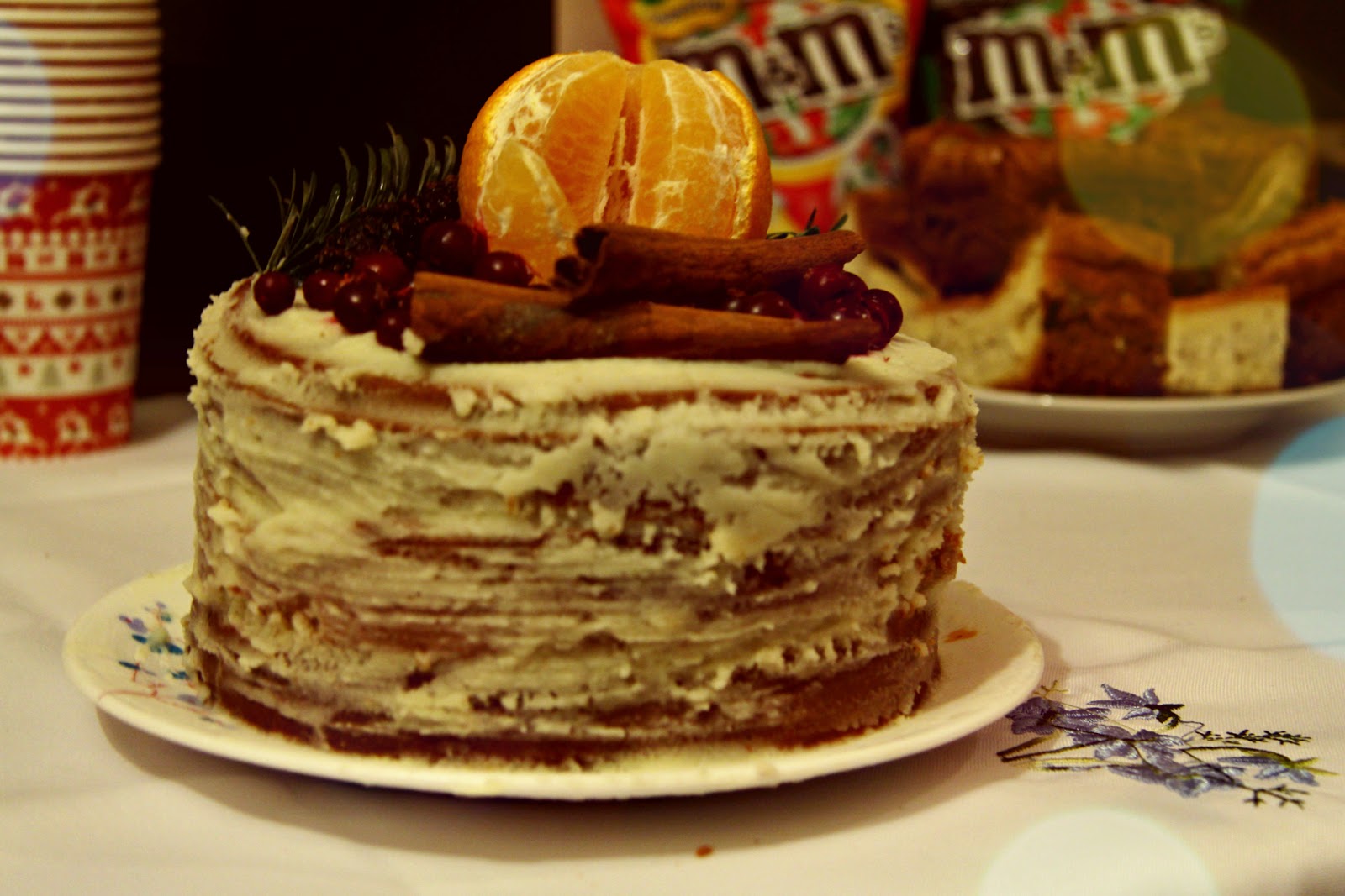 торт из пряников с бананами и сметаной без выпечки. торт из пряников и бананов. торты из пряников со сгущенкой рецепт. торт из пряников без выпечки. панчо из пряников с ананасами.