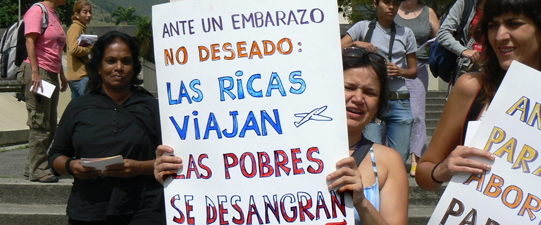 Mujeres salvadoreñas defendiendo sus derechos y su vida.