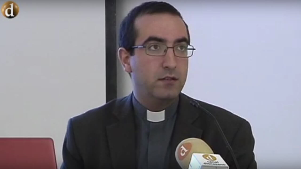 Reza el Rosario ن Conferencia Luis Santamaría sobre la Nueva Era
