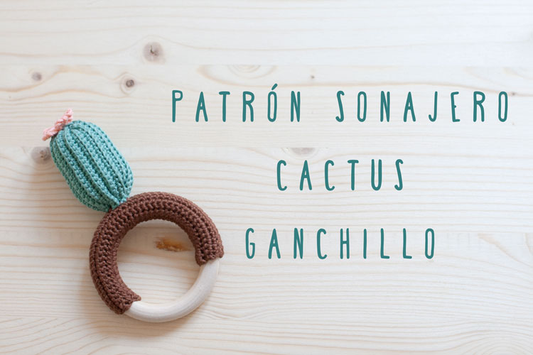 sonajero de ganchillo con forma de cactus