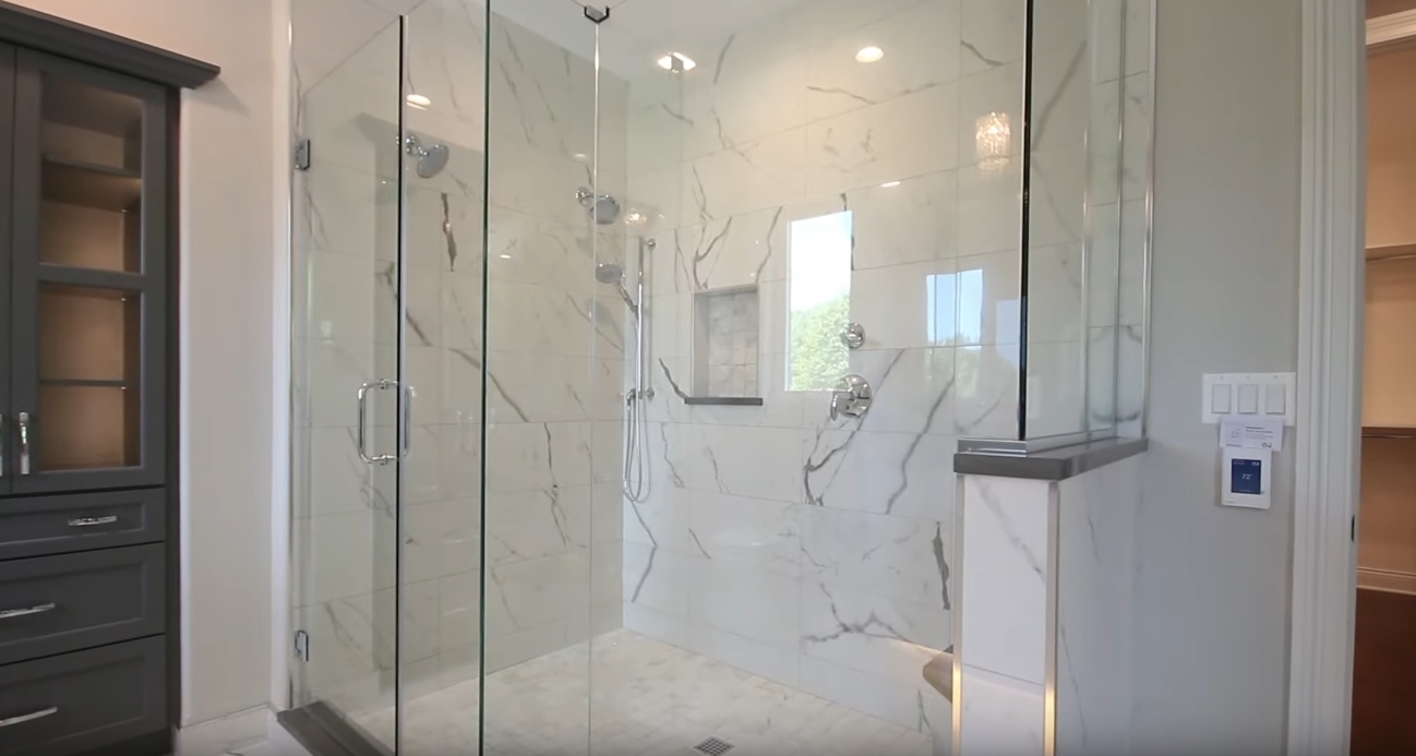 33 Interior Design Photos vs. Custom Home By KLM Builders Tour