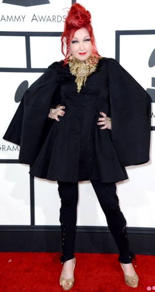 Cyndi Lauper Foto de Cyndi Lauper con ropa negra