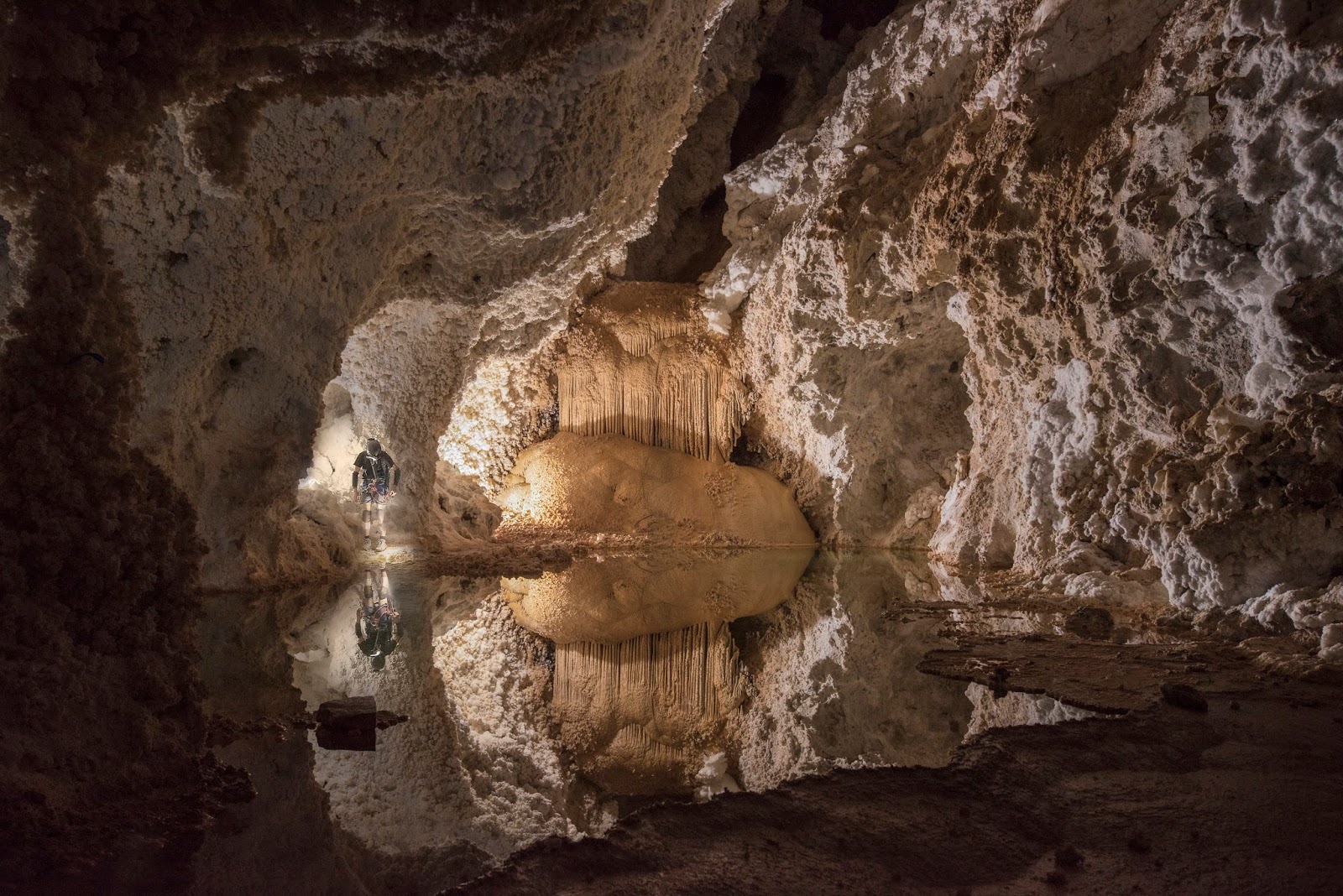Center The Chandelier Maze Ballroom Lechuguilla Cave Mark Wenner Passing The Traverse Around Lake Le Barge Lechuguilla