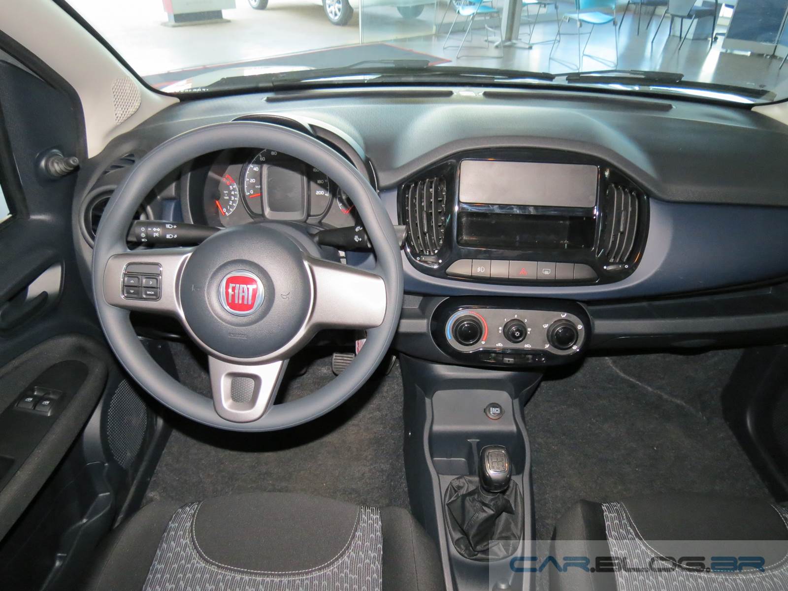 Novo Fiat Uno Attractive 1.0 2015 - painel