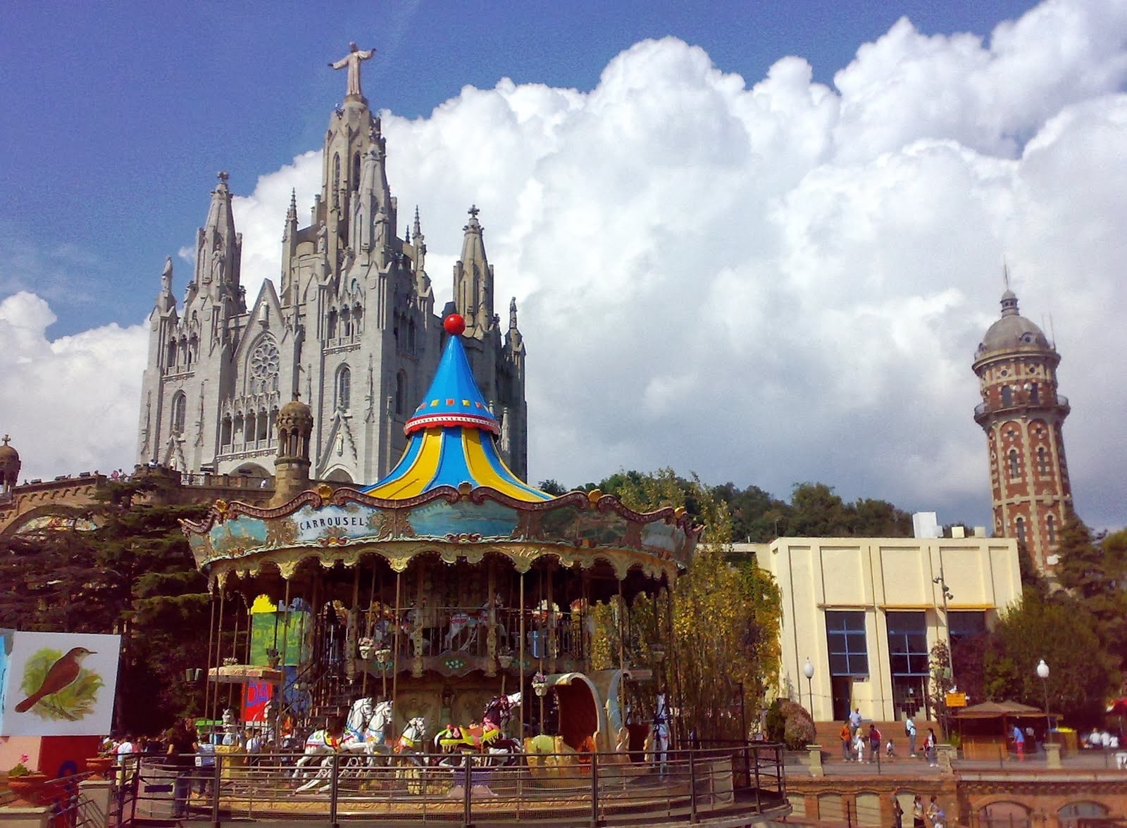 Parque del Tibidabo y el Templo del Sagrado Corazón