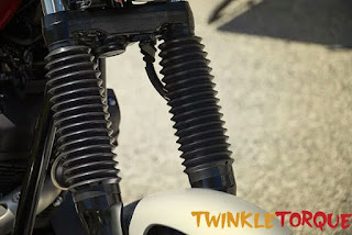 41mm fork with the stanchions protected by gaitors 41mm fork with the stanchions protected by gaitors