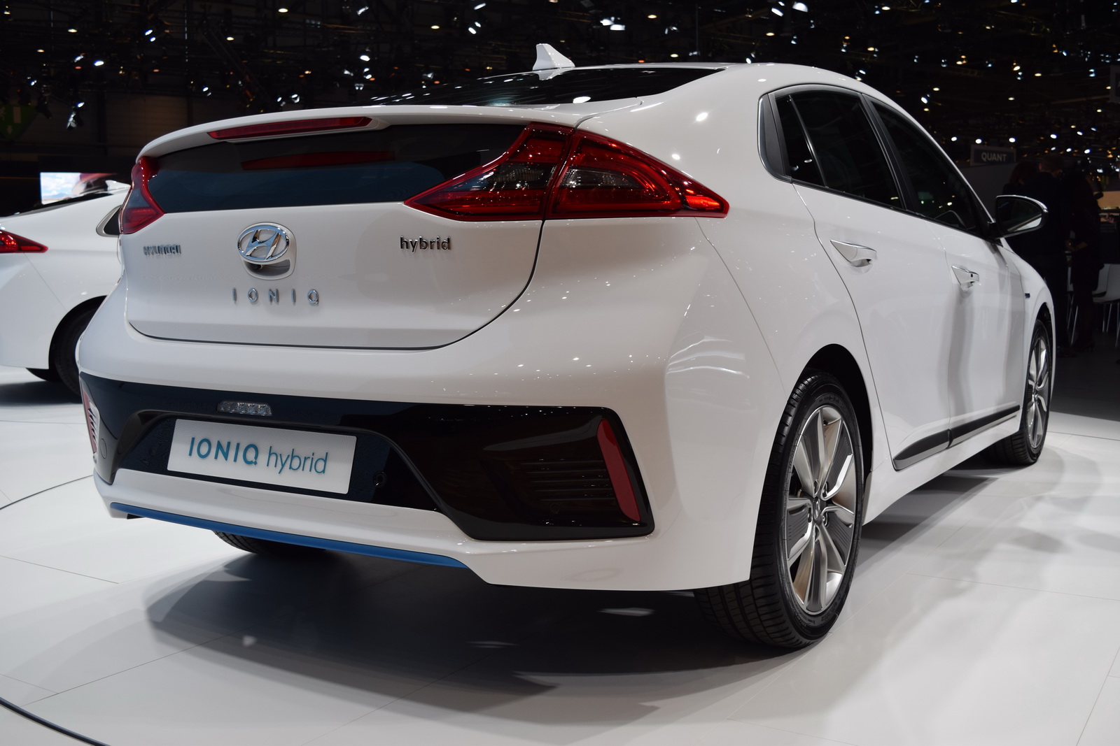 Đánh giá xe Hyundai Ioniq 2017