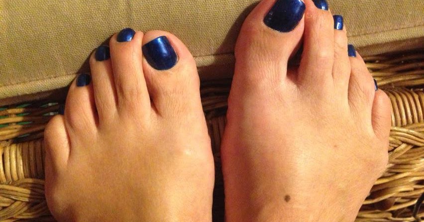 blue toe shoes