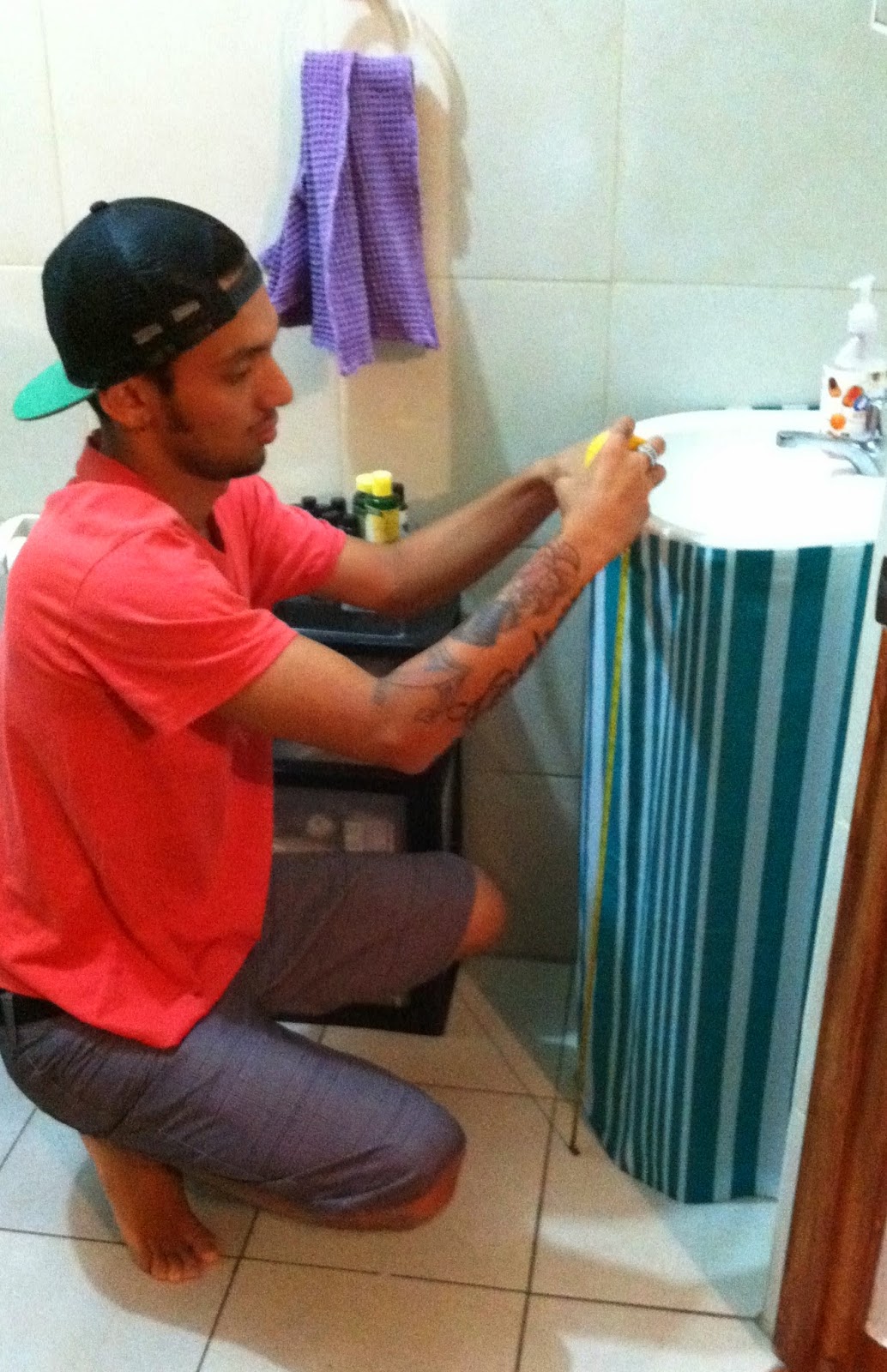 How I Made a NoSew Sink Skirt in 5 Easy Steps