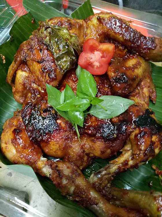 Resep Ayam Bakar Bumbu Rujak Ala Bunda Kristin. Dagingnya Empuk, Wangi dan Bumbunya Itu Bikin Nagih Resep Ayam Bakar Bumbu Rujak Ala Bunda Kristin. Dagingnya Empuk, Wangi dan Bumbunya Itu Bikin Nagih