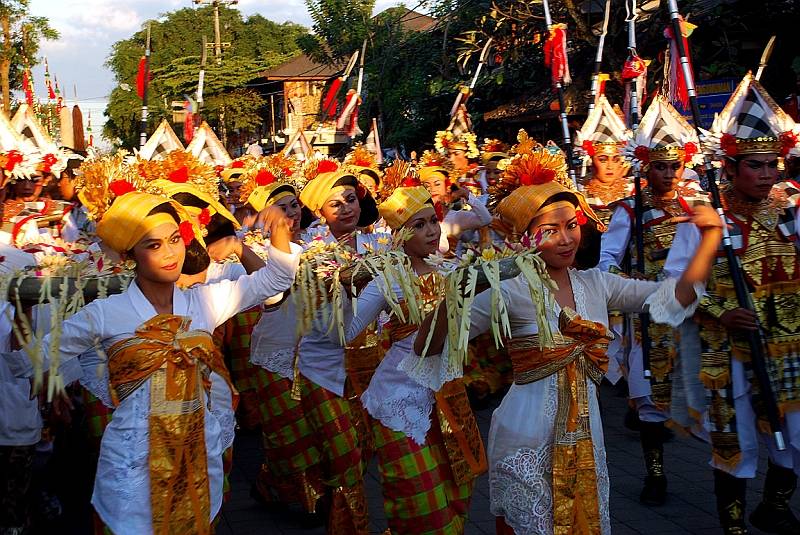 Lembaga Kemasyarakatan Tradisional dan Wewenang Penjatuhan